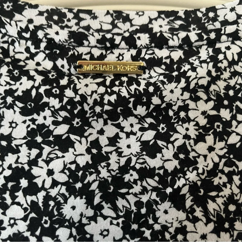 NEW! MICHAEL Michael Kors Floral Black and White Women's Blouse Size Medium - Picture 3 of 10